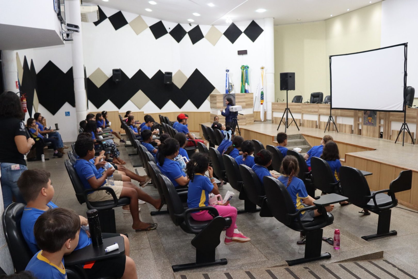 Cine Câmara: Professor Marcelo Miranda transforma plenários de câmaras municipais em salas de cinema e amplia acesso à cultura em MS